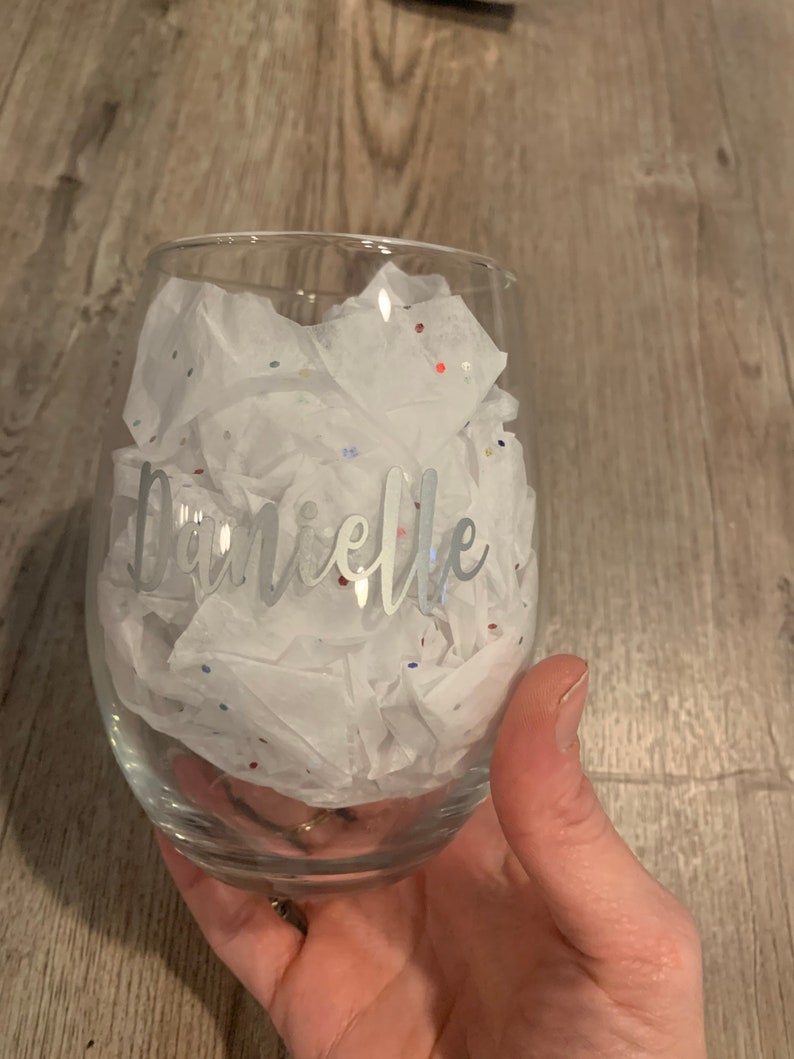 personalize wine glass set