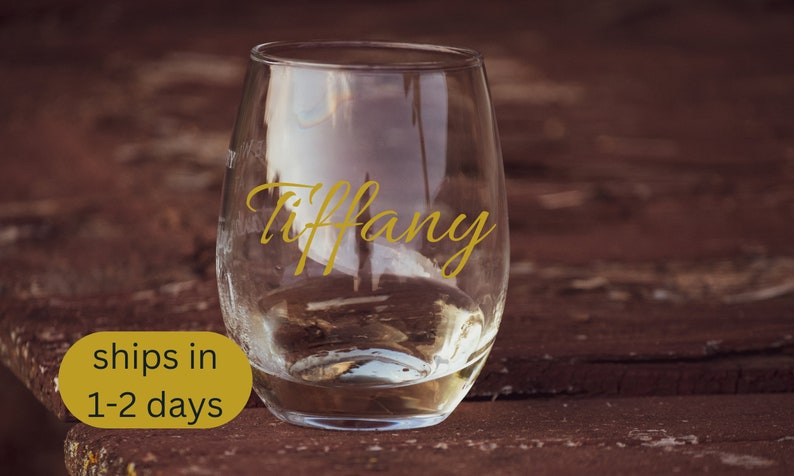 personalize wine glass set